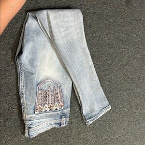 Embroidered Light Blue Women's Cropped Jeans